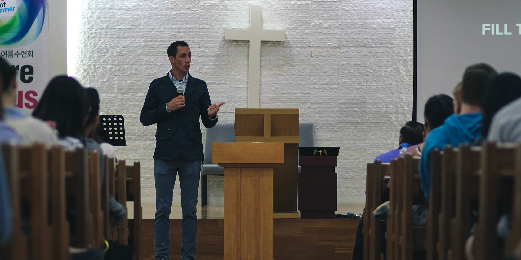 congregations-thrive-without-full-time-clergy Pastor preaching from the front of a church