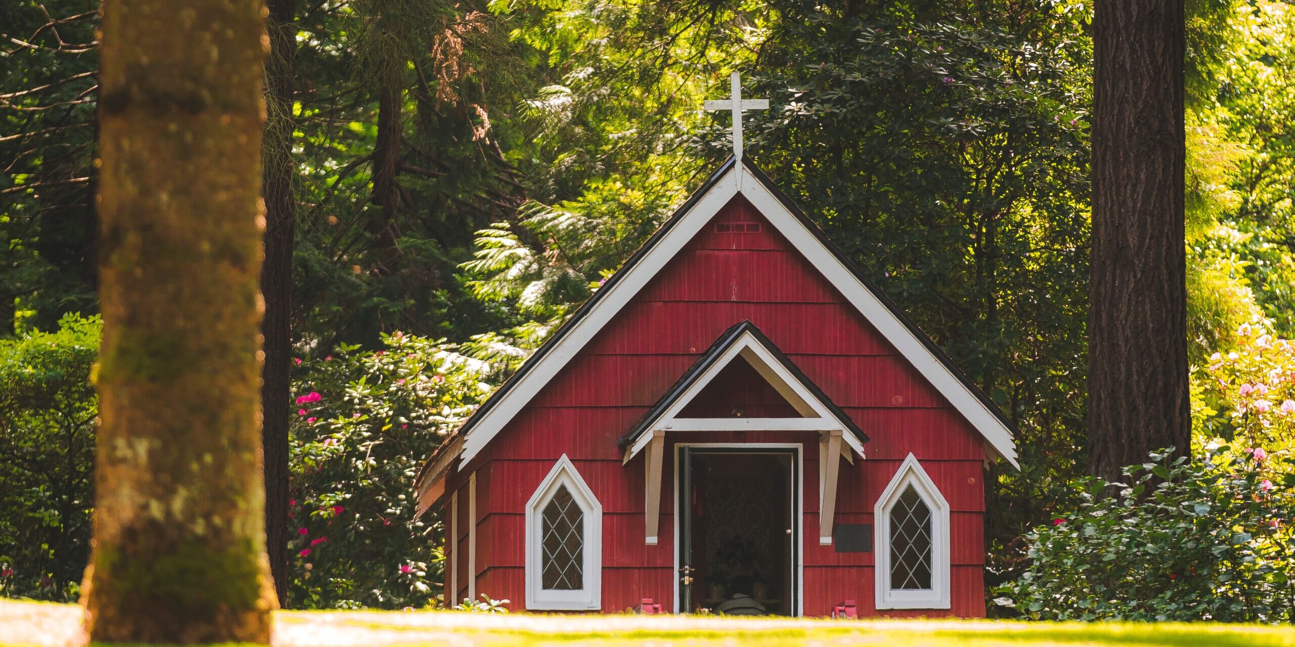 pexels-tabitha-mort-710905-small-church Small church