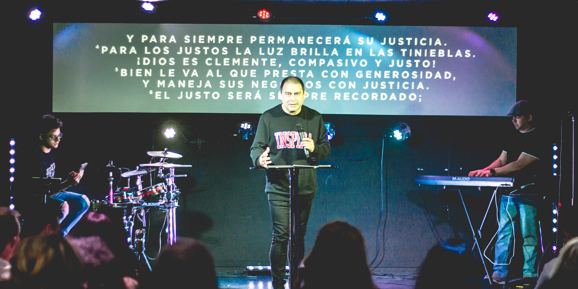 lightstock_545745_spanish-language-worship-church-latin-smaller-file Worship service in Spanish